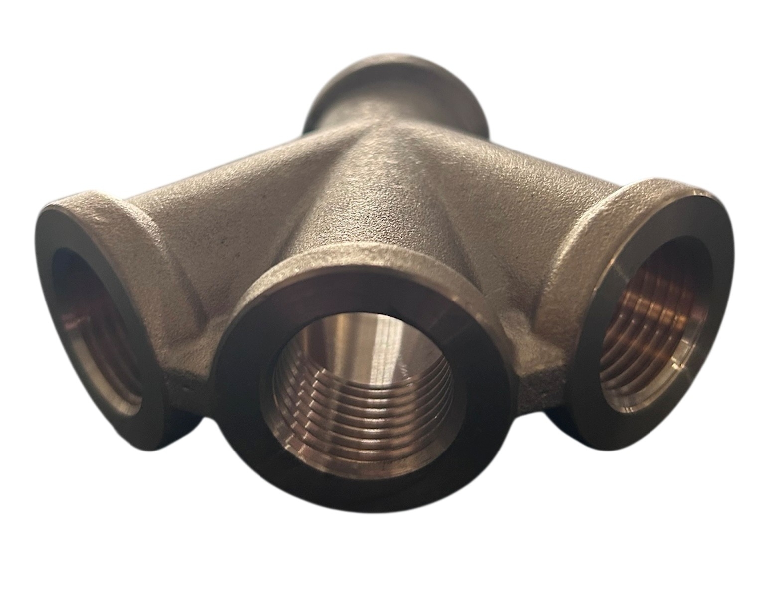 Robuster Dreierverteiler R 1/2" aus Metall zur gleichzeitigen Aufteilung von Druckluft auf drei Leitungen, ideal für Werkstatt- und Industrieanwendungen.