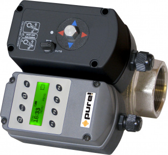 Elektrischer Kugelhahn aus Metall, ermöglicht ferngesteuertes Öffnen und Schließen von Flüssigkeits- oder Gasleitungen in industriellen und technischen Anwendungen.