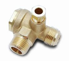 Abbildung eines Rückschlagventils mit den Anschlüssen R3/4a x R1/2a, das den Durchfluss in eine Richtung ermöglicht und ein Rückströmen von Flüssigkeiten oder Gasen in Rohr- und Schlauchleitungen verhindert.