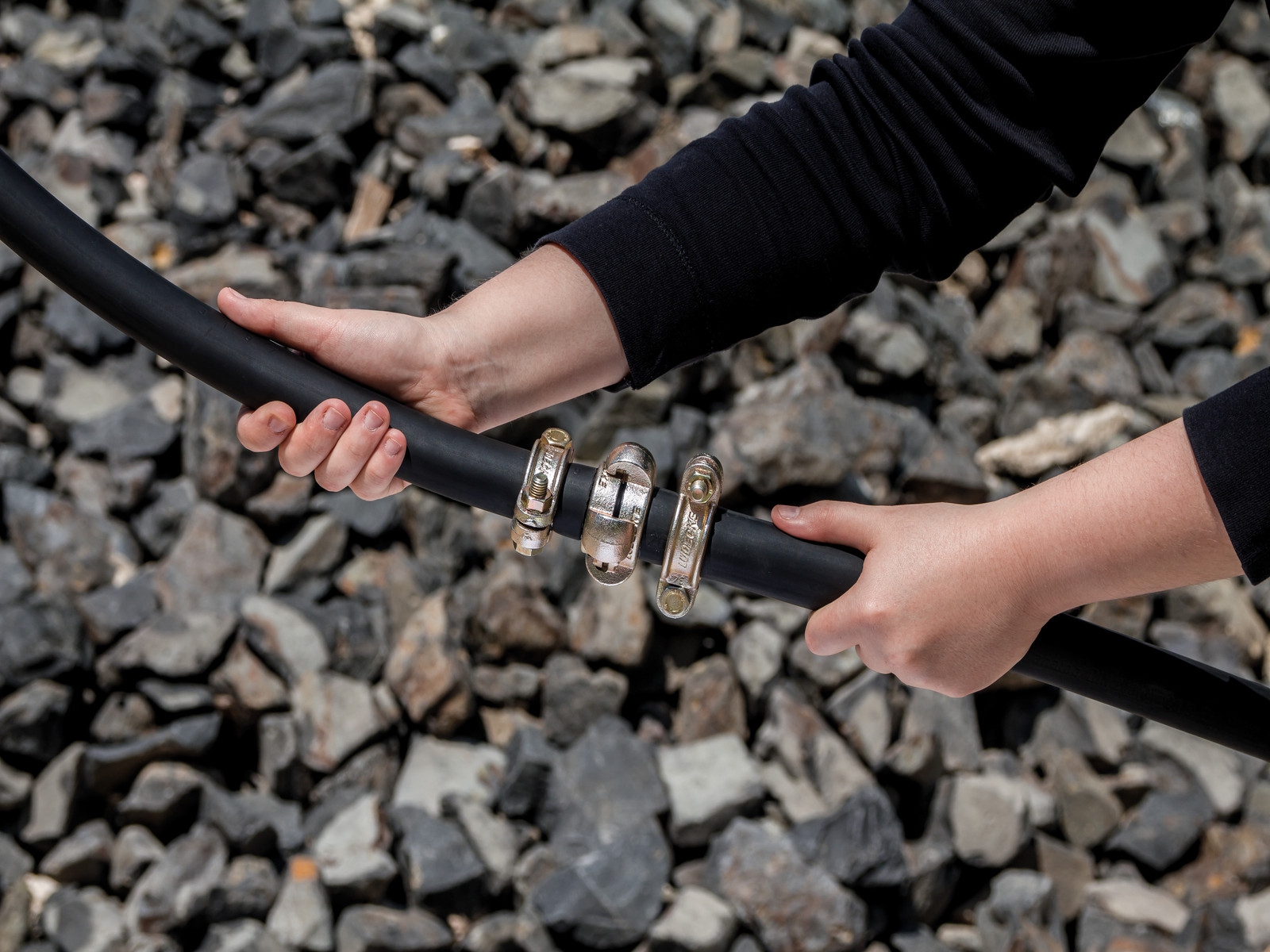 Abbildung einer Klauenkupplung, einer robusten Schnellkupplung zur sicheren Verbindung von Schläuchen und Leitungen in Druckluft-, Wasser- und Bauanwendungen.