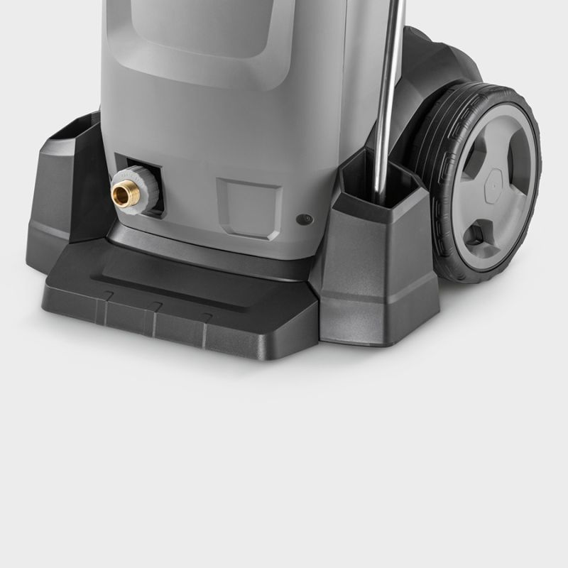 Leistungsstarker Hochdruckreiniger HD 7/17 MXA PLUS mit robustem Gehäuse, ideal für die gründliche Reinigung von Fahrzeugen, Terrassen und Werkstattbereichen.